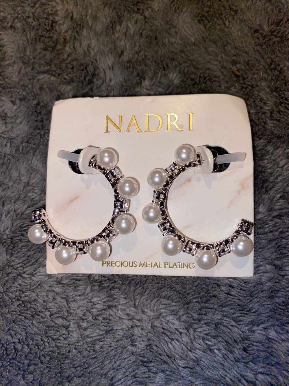 BNWT NADRI VENUS PEARL C HOOP EARRINGS $90